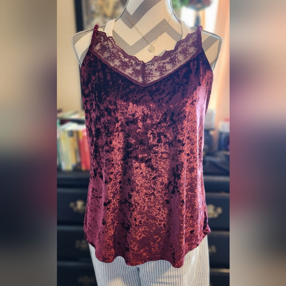 3/$24🍷 Burgundy crushed velvet camisole XL